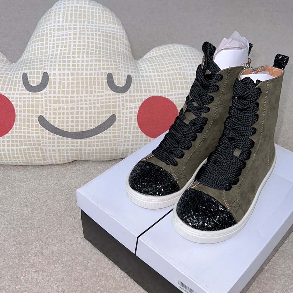 Dolce Vita Girl’s Hightop Sneakers SIZE 13